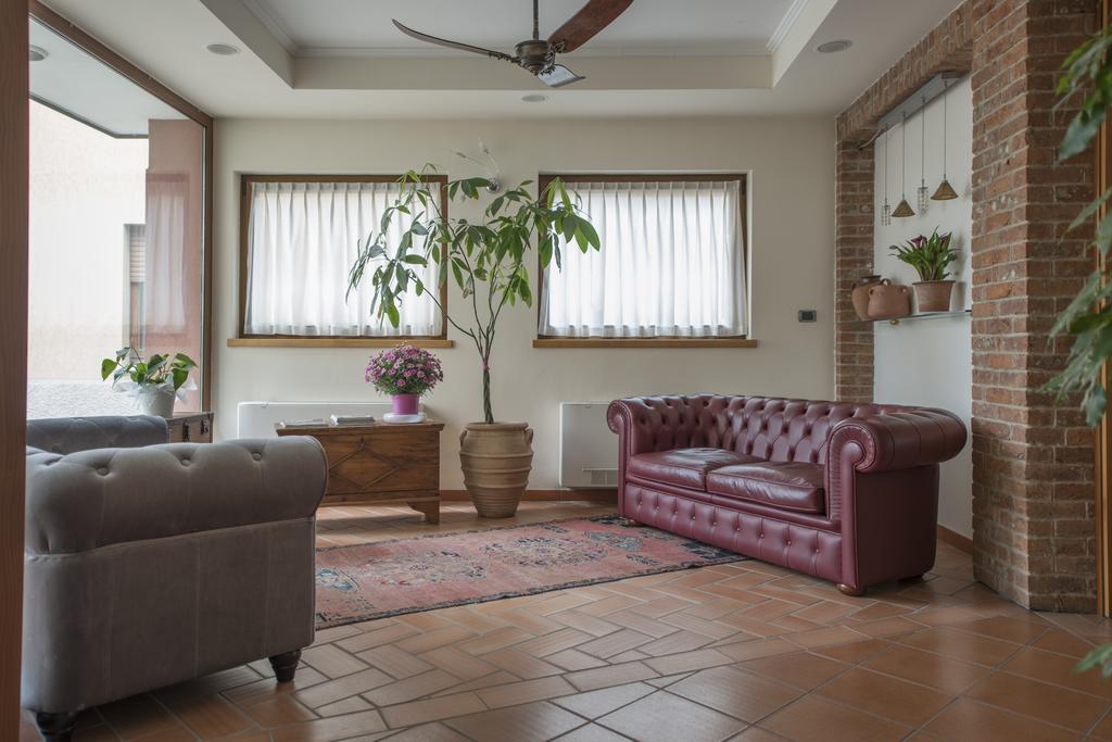 Hotel Villa Colico Buitenkant foto